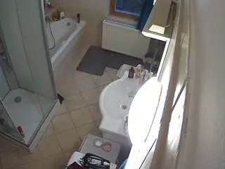 Camsoda Best Webcam of voyeurcam-julmodels-bath-2nd-2
