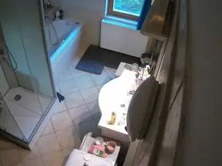 Camsoda Watch Live Sex Cams of voyeurcam-julmodels-bath-2nd-2