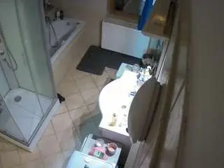 Camsoda Adult Webcam of voyeurcam-julmodels-bath-2nd-2