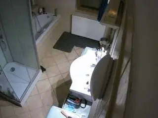 Camsoda Sex Chat of voyeurcam-julmodels-bath-2nd-2