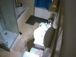 Camsoda Private Sex Chat of voyeurcam-julmodels-bath-2nd-2