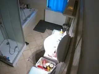 Camsoda Best Webcam of voyeurcam-julmodels-bath-2nd-2