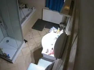 Camsoda Free Live Porn of voyeurcam-julmodels-bath-2nd-2