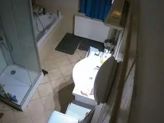 Camsoda Adult Webcam of voyeurcam-julmodels-bath-2nd-2
