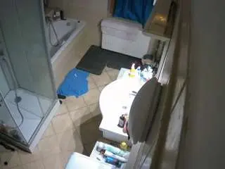 Camsoda Sex Chat of voyeurcam-julmodels-bath-2nd-2