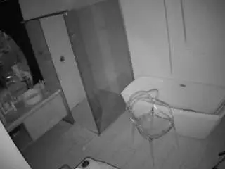 Camsoda Private Sex Chat of voyeurcam-casa-salsa-bathroom-2
