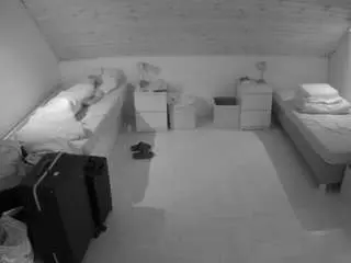 Camsoda Adult Webcams of voyeurcam-julmodels-greybed-3