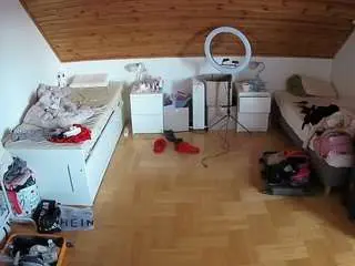 Camsoda Best Webcam of voyeurcam-julmodels-greybed-3