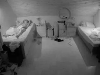 Camsoda Best Webcam of voyeurcam-julmodels-greybed-3