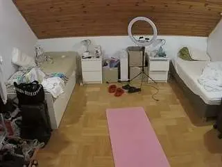 Camsoda Adult Webcams of voyeurcam-julmodels-greybed-3