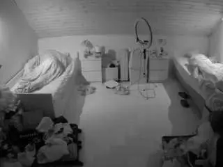 Camsoda Live Sex Cam of voyeurcam-julmodels-greybed-3