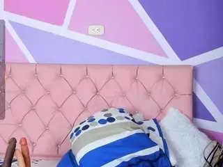 Camsoda Nude Webcam of angie-bigass