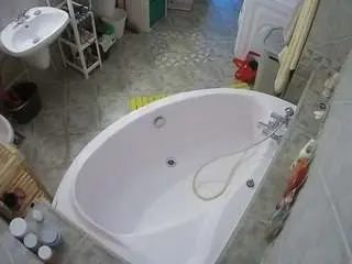 Camsoda Nude Webcam of voyeurcam-julmodels-bath-1st-1