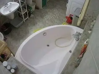 Camsoda Free Porn Cam of voyeurcam-julmodels-bath-1st-1