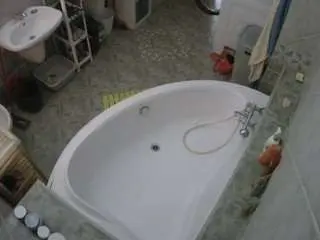 Camsoda Sex Cam of voyeurcam-julmodels-bath-1st-1