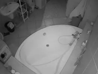 Camsoda Nude Webcam of voyeurcam-julmodels-bath-1st-1