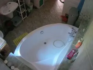 Camsoda Live Sex Cam of voyeurcam-julmodels-bath-1st-1