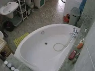 Camsoda Private Sex Chat of voyeurcam-julmodels-bath-1st-1