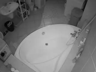 Camsoda Nude Webcam of voyeurcam-julmodels-bath-1st-1