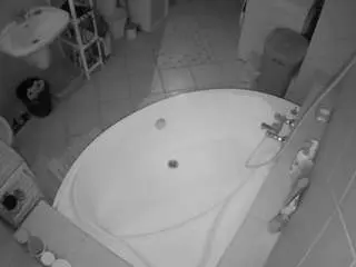 Camsoda Free Porn Cam of voyeurcam-julmodels-bath-1st-1