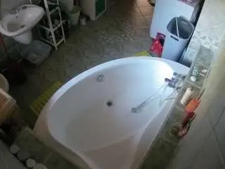 Camsoda Watch Live Sex Cams of voyeurcam-julmodels-bath-1st-1