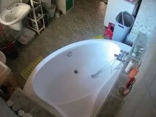 Camsoda Sex Cam of voyeurcam-julmodels-bath-1st-1