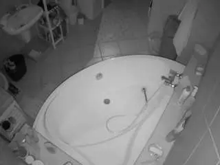 Camsoda Sex Chat of voyeurcam-julmodels-bath-1st-1