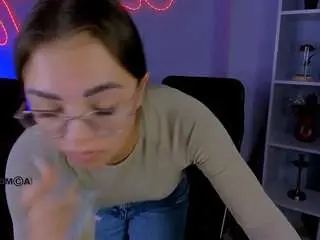 Camsoda Free Porn Cam of kiki-swan