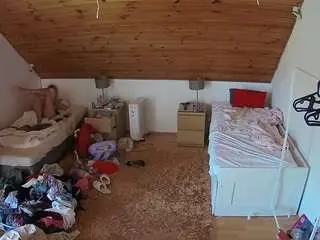 Camsoda Live Porn of voyeurcam-julmodels-whitebed-3