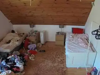 Camsoda Adult Webcams of voyeurcam-julmodels-whitebed-3