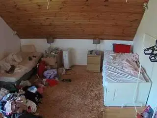 Camsoda Adult Webcams of voyeurcam-julmodels-whitebed-3