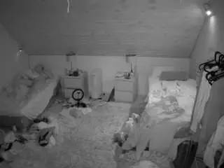 Camsoda Private Sex Chat of voyeurcam-julmodels-whitebed-3
