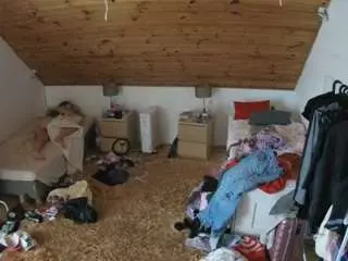 Camsoda Best Webcam of voyeurcam-julmodels-whitebed-3
