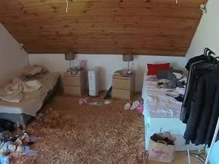 Camsoda Live Sex Cam of voyeurcam-julmodels-whitebed-3