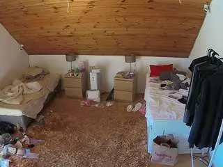 Camsoda Nude Webcam of voyeurcam-julmodels-whitebed-3
