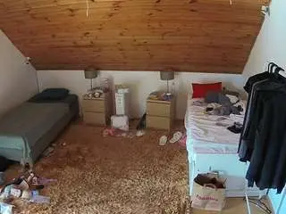 Camsoda Free Porn Cam of voyeurcam-julmodels-whitebed-3