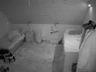 Camsoda Best Webcam of voyeurcam-julmodels-whitebed-3