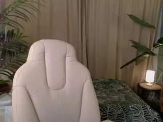 Camsoda Nude Webcam of marine-vact