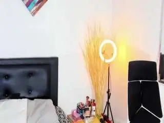 Camsoda Nude Webcam of robertagutierrez
