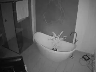 Camsoda Nude Webcam of voyeurcam-casa-salsa-bathroom-5