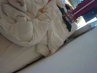 Camsoda Best Webcam of voyeurcam-julmodels-whitebed-4