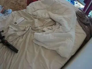 Camsoda Nude Webcam of voyeurcam-julmodels-whitebed-4