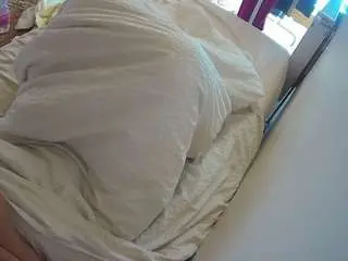 Camsoda Nude Webcam of voyeurcam-julmodels-whitebed-4