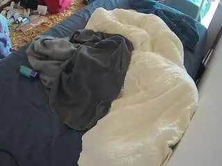 Camsoda Sex Chat of voyeurcam-julmodels-whitebed-4