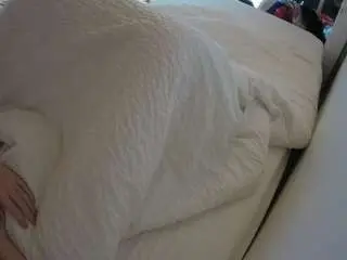 Camsoda Adult Webcams of voyeurcam-julmodels-whitebed-4