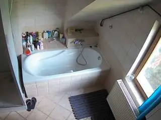 Camsoda Free Porn Cam of voyeurcam-julmodels-bath-2nd-1