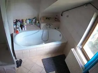 Camsoda Best Webcam of voyeurcam-julmodels-bath-2nd-1