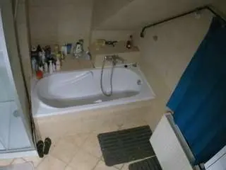 Camsoda Free Porn Cam of voyeurcam-julmodels-bath-2nd-1