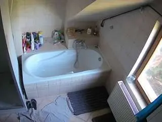 Camsoda Live Porn of voyeurcam-julmodels-bath-2nd-1