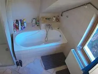 Camsoda Sex Chat of voyeurcam-julmodels-bath-2nd-1
